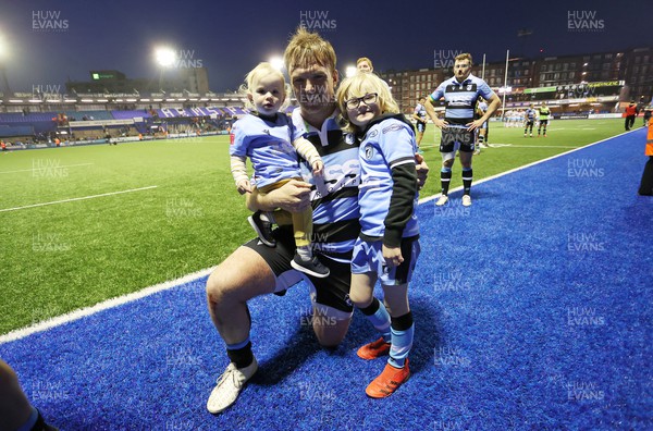 260322 - Cardiff Rugby v Glasgow Warriors - United Rugby Championship - Kristian Dacey of Cardiff Rugby with his children