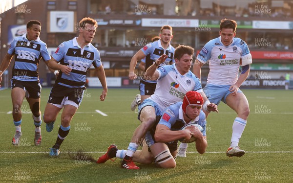 260322 - Cardiff Rugby v Glasgow Warriors, United Rugby Championship - James Botham of Cardiff Rugby collects the ball as Sebastian Cancelliere of Glasgow Warriors closes in