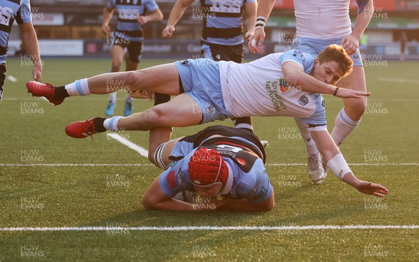 260322 - Cardiff Rugby v Glasgow Warriors, United Rugby Championship - James Botham of Cardiff Rugby collects the ball as Sebastian Cancelliere of Glasgow Warriors closes in