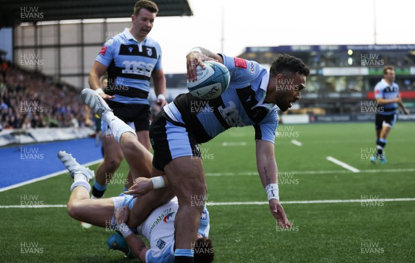 260322 - Cardiff Rugby v Glasgow Warriors, United Rugby Championship - Willis Halaholo of Cardiff Rugby races over to score try