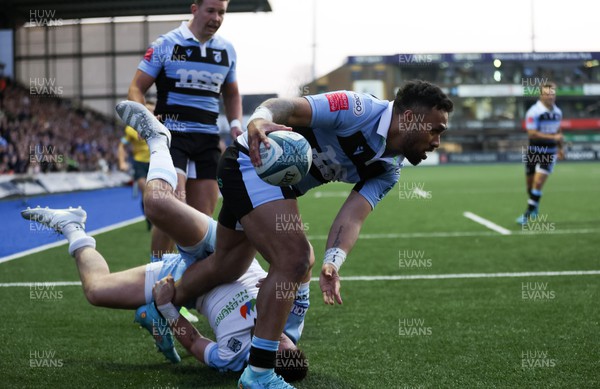 260322 - Cardiff Rugby v Glasgow Warriors, United Rugby Championship - Willis Halaholo of Cardiff Rugby races over to score try