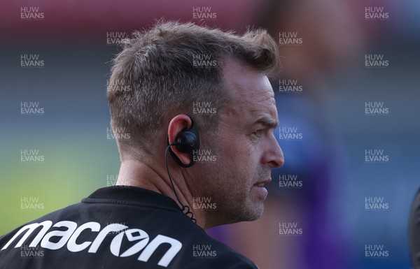 260322 - Cardiff Rugby v Glasgow Warriors, United Rugby Championship - Glasgow Warriors head coach Danny Wilson during warm up