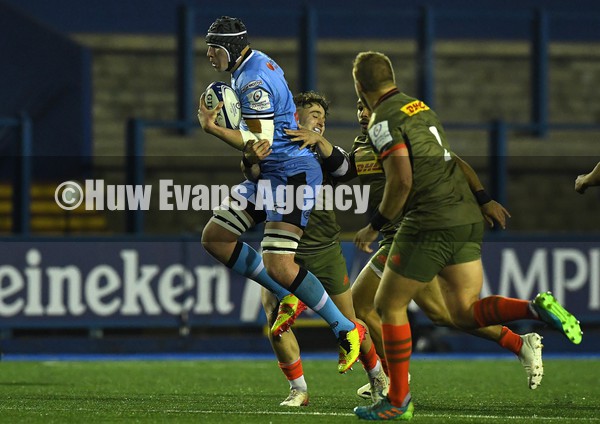 140122 - Cardiff Rugby v Harlequins - European Rugby Heineken Champions Cup - Seb Davies of Cardiff looks for space