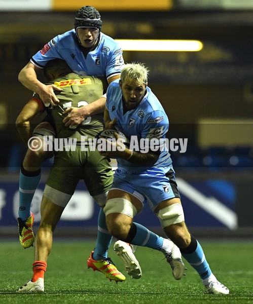 140122 - Cardiff Rugby v Harlequins - European Rugby Heineken Champions Cup - Josh Turnbull of Cardiff gets into space