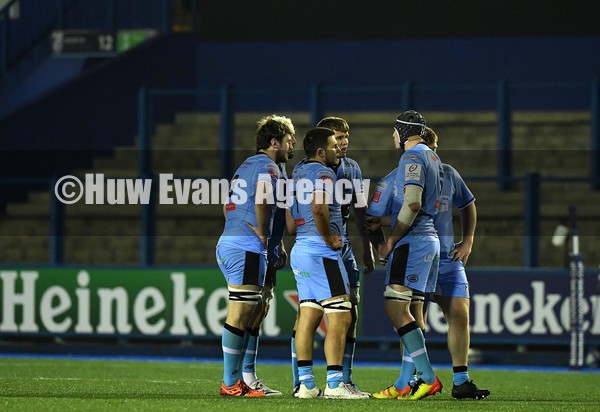 140122 - Cardiff Rugby v Harlequins - European Rugby Heineken Champions Cup - Cardiff huddle