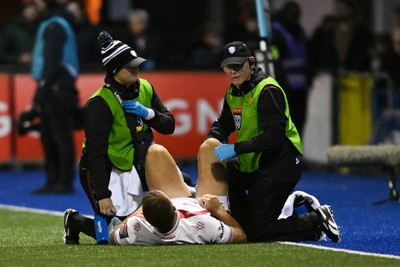 231026 - Cardiff Rugby v Hollywoodbets Sharks - United Rugby Championship - Andre Esterhuizen of Sharks leaves the filed injured