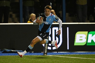 231026 - Cardiff Rugby v Hollywoodbets Sharks - United Rugby Championship - Josh Adams of Cardiff Rugby runs in to score a try