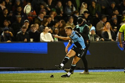 231026 - Cardiff Rugby v Hollywoodbets Sharks - United Rugby Championship - Jarrod Evans of Cardiff Rugby kicks the conversion