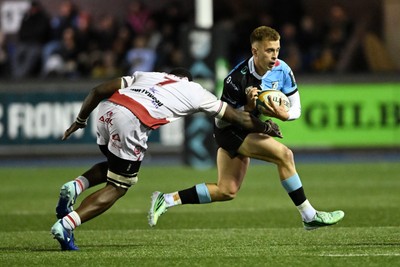 231026 - Cardiff Rugby v Hollywoodbets Sharks - United Rugby Championship - Cam Winnett of Cardiff Rugby is challenged by Manu Tshituka of Sharks