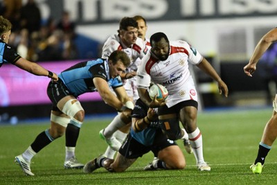 231026 - Cardiff Rugby v Hollywoodbets Sharks - United Rugby Championship - Ox Nche of Sharks is challenged by Taine Basham of Cardiff Rugby