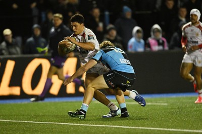 231026 - Cardiff Rugby v Hollywoodbets Sharks - United Rugby Championship - Matt Romao of Sharks runs in to score a try