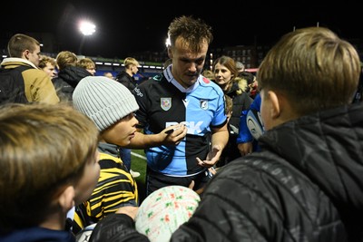 231026 - Cardiff Rugby v Hollywoodbets Sharks - United Rugby Championship - Jarrod Evans of Cardiff Rugby with fans