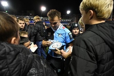 231026 - Cardiff Rugby v Hollywoodbets Sharks - United Rugby Championship - Jarrod Evans of Cardiff Rugby with fans