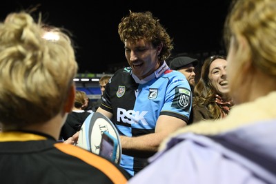 231026 - Cardiff Rugby v Hollywoodbets Sharks - United Rugby Championship - Le Roux Malan of Cardiff Rugby with fans