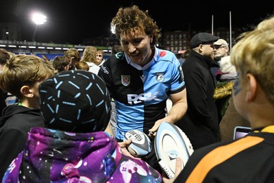 231026 - Cardiff Rugby v Hollywoodbets Sharks - United Rugby Championship - Le Roux Malan of Cardiff Rugby with fans