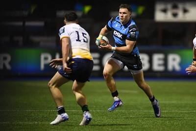 270226 - Cardiff Rugby v Leinster - United Rugby Championship - Mason Grady of Cardiff Rugby is challenged by Jimmy O’Brien of Leinster