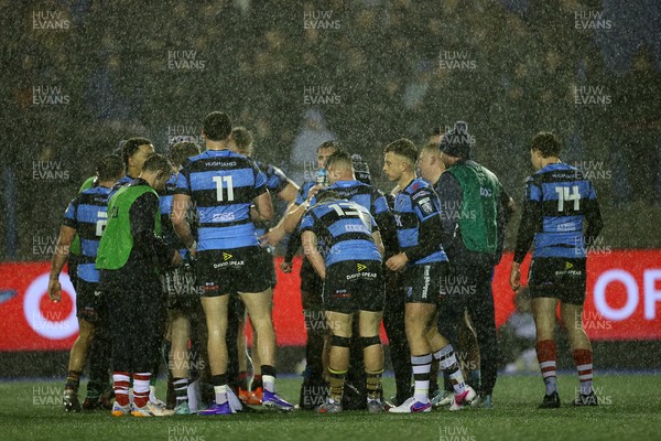 270226 - Cardiff v Leinster - United Rugby Championship - Team during water break