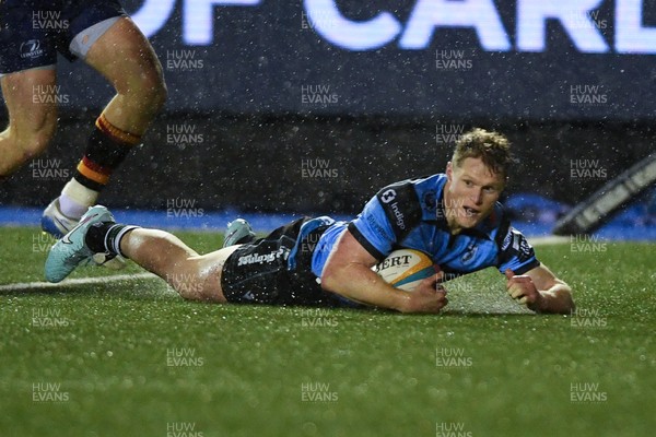 270226 - Cardiff Rugby v Leinster - United Rugby Championship - Aled Davies of Cardiff Rugby scores a try