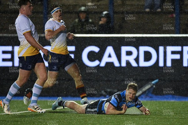 270226 - Cardiff Rugby v Leinster - United Rugby Championship - Aled Davies of Cardiff Rugby scores a try