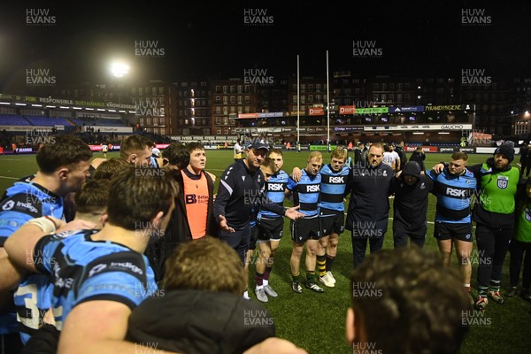 270226 - Cardiff Rugby v Leinster - United Rugby Championship - Cardiff huddle at full time