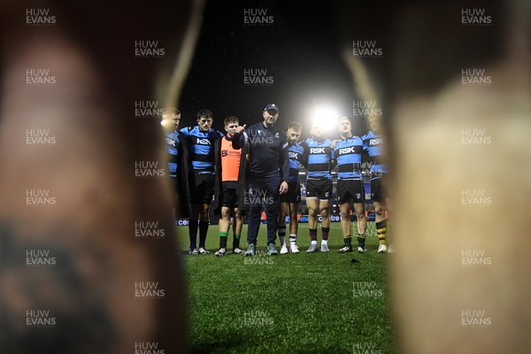 270226 - Cardiff Rugby v Leinster - United Rugby Championship - Cardiff huddle at full time
