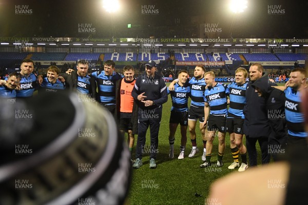 270226 - Cardiff Rugby v Leinster - United Rugby Championship - Cardiff huddle at full time