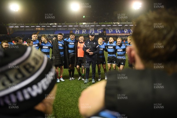 270226 - Cardiff Rugby v Leinster - United Rugby Championship - Cardiff huddle at full time