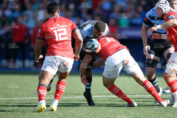 170922 - Cardiff Rugby v Munster - United Rugby Championship - Taulupe Faletau of Cardiff Rugby is tackled by by Niall Scannell of Munster