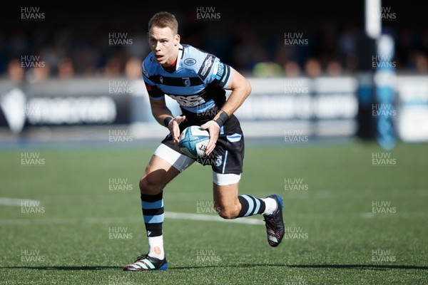170922 - Cardiff Rugby v Munster - United Rugby Championship - Liam Williams of Cardiff Rugby looks for a gap