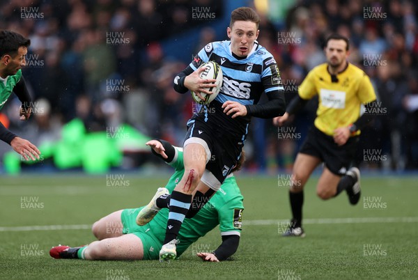 150123 - Cardiff Rugby v Newcastle Falcons - European Rugby Challenge Cup - Josh Adams of Cardiff breaks through to score a try