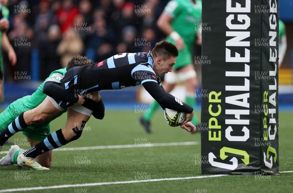 150123 - Cardiff Rugby v Newcastle Falcons - European Rugby Challenge Cup - Josh Adams of Cardiff breaks through to score a try