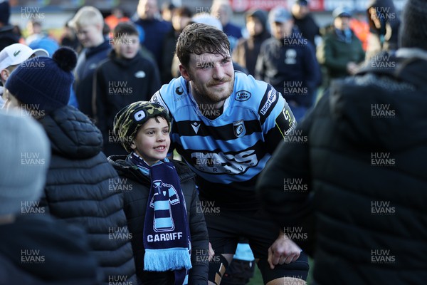 150123 - Cardiff Rugby v Newcastle Falcons - European Rugby Challenge Cup - James Ratti of Cardiff with fans at full time
