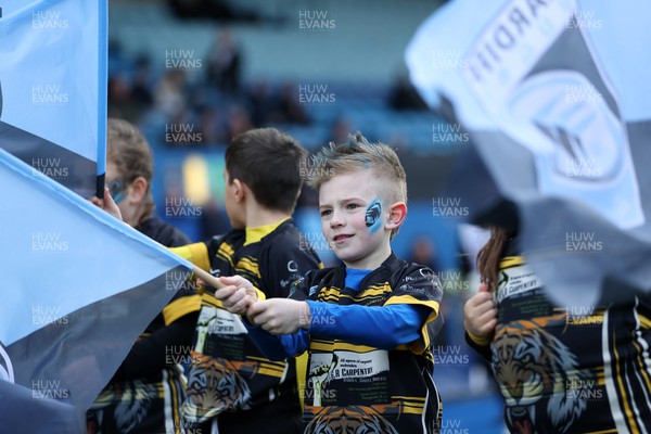 150123 - Cardiff Rugby v Newcastle Falcons - European Rugby Challenge Cup - Guard of Honour
