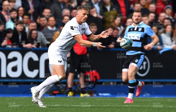 230422 - Cardiuff Rugby v Ospreys - United Rugby Championship - Gareth Anscombe of Ospreys gets the ball away
