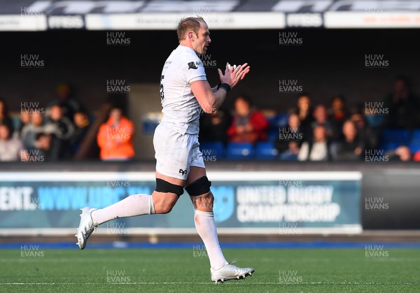 230422 - Cardiuff Rugby v Ospreys - United Rugby Championship - Alun Wyn Jones of Ospreys applauds the supporters as he leaves the field