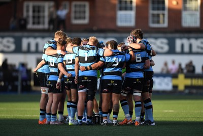 240426 - Cardiff Rugby v Ospreys - United Rugby Championship - Cardiff huddle