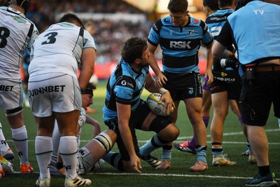 240426 - Cardiff Rugby v Ospreys - United Rugby Championship - Rory Thornton of Cardiff Rugby scores the first try of the game