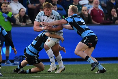 240426 - Cardiff Rugby v Ospreys - United Rugby Championship - Jac Morgan of Ospreys is challenged by Johan Mulder of Cardiff Rugby