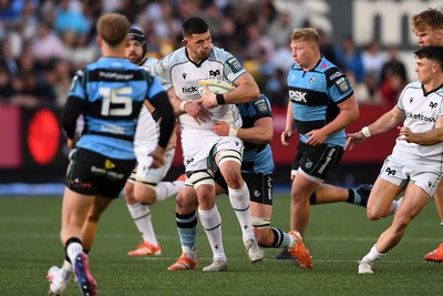 240426 - Cardiff Rugby v Ospreys - United Rugby Championship - Rhys Davies of Ospreys is challenged by Alun Lawrence of Cardiff Rugby
