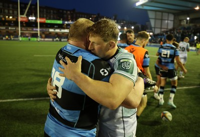 240426 - Cardiff Rugby v Ospreys - United Rugby Championship - Kieron Assiratti of Cardiff Rugby and Jac Morgan of Ospreys