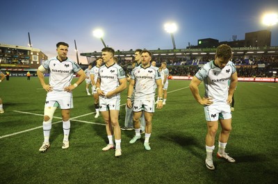 240426 - Cardiff Rugby v Ospreys - United Rugby Championship - Dejected Ospreys at full time