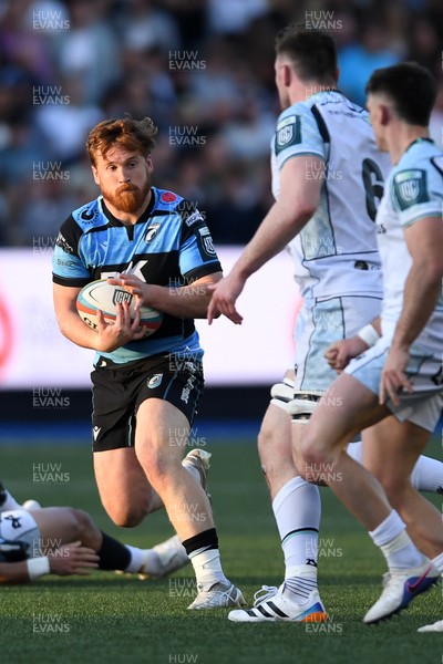 240426 - Cardiff Rugby v Ospreys - United Rugby Championship - Rory Thornton of Cardiff Rugby is challenged by James Ratti of Ospreys