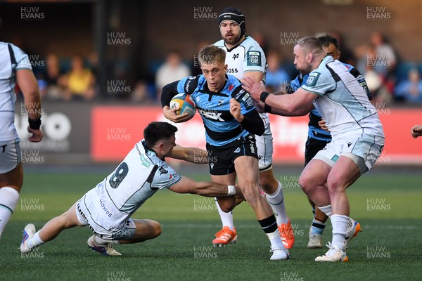 240426 - Cardiff Rugby v Ospreys - United Rugby Championship - Cam Winnett of Cardiff Rugby is challenged by Rueben Morgan-Williams of Ospreys