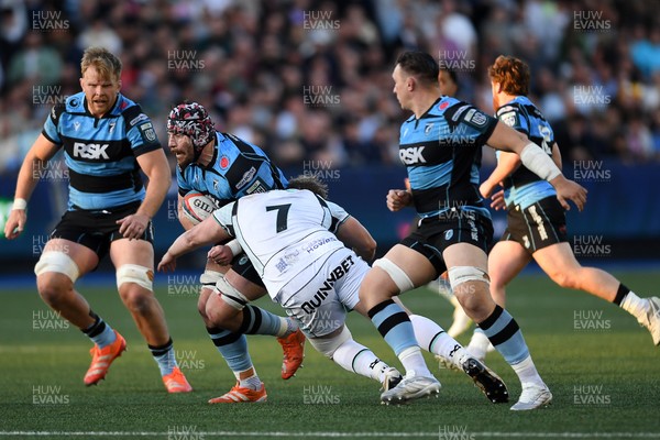 240426 - Cardiff Rugby v Ospreys - United Rugby Championship - Alun Lawrence of Cardiff Rugby is challenged by Jac Morgan of Ospreys