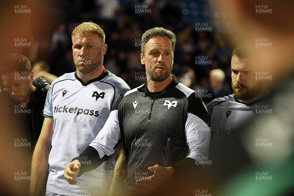 240426 - Cardiff Rugby v Ospreys - United Rugby Championship - Ospreys head coach, Mark Jones leads his sides huddle at full time