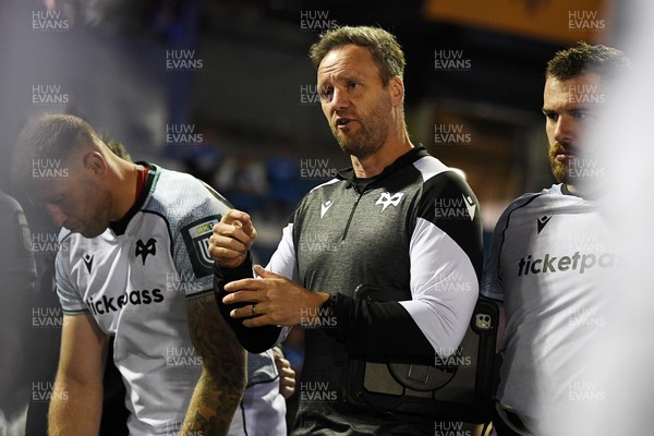 240426 - Cardiff Rugby v Ospreys - United Rugby Championship - Ospreys head coach, Mark Jones leads his sides huddle at full time