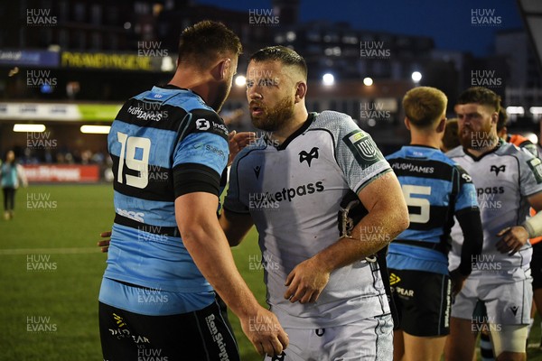 240426 - Cardiff Rugby v Ospreys - United Rugby Championship - George Nott of Cardiff Rugby and Morgan Morris of Ospreys at full time