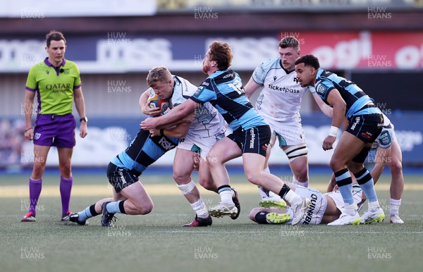 240426 - Cardiff Rugby v Ospreys - United Rugby Championship - Keiran Williams of Ospreys is tackled by Rory Jennings of Cardiff Rugby