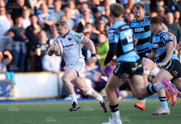240426 - Cardiff Rugby v Ospreys - United Rugby Championship - Keiran Williams of Ospreys runs in to score a try