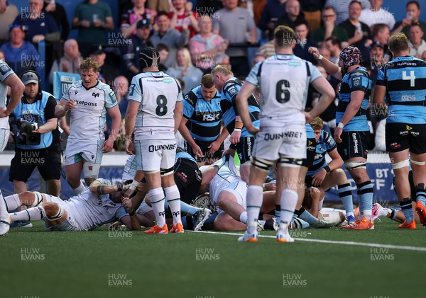 240426 - Cardiff Rugby v Ospreys - United Rugby Championship - Cardiff push over to score a try